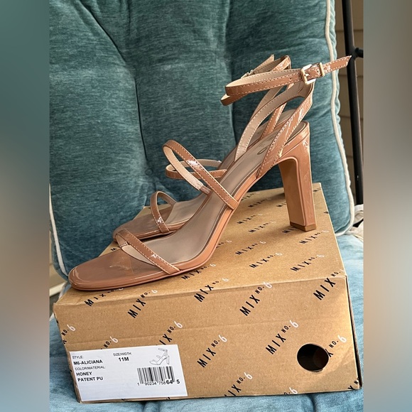 Mix No. 6 Aliciana Honey 🍯 Patent Leather Strappy Heel Sandal. Size 11. - Picture 5 of 8